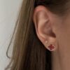 Boucles d’oreilles clous d’oreilles en trèfles et émail rouge